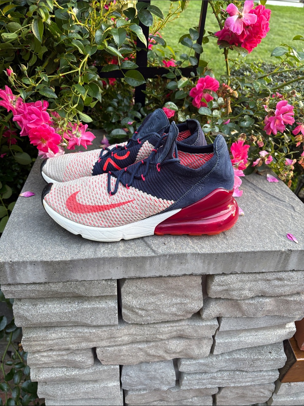 Nike Air Max 270 Flyknit Sneakers Sz. 7.5